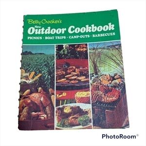 Betty Crocker’s New Outdoor Cookbook Green Spiral Picnics Barbecues Vintage